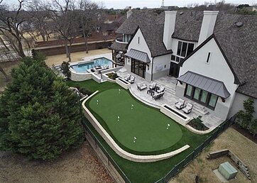 Backyard putting green course