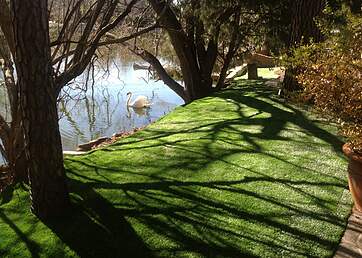 Lakeside synthetic turf lawn