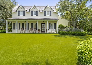 Backyard synthetic turf lawn